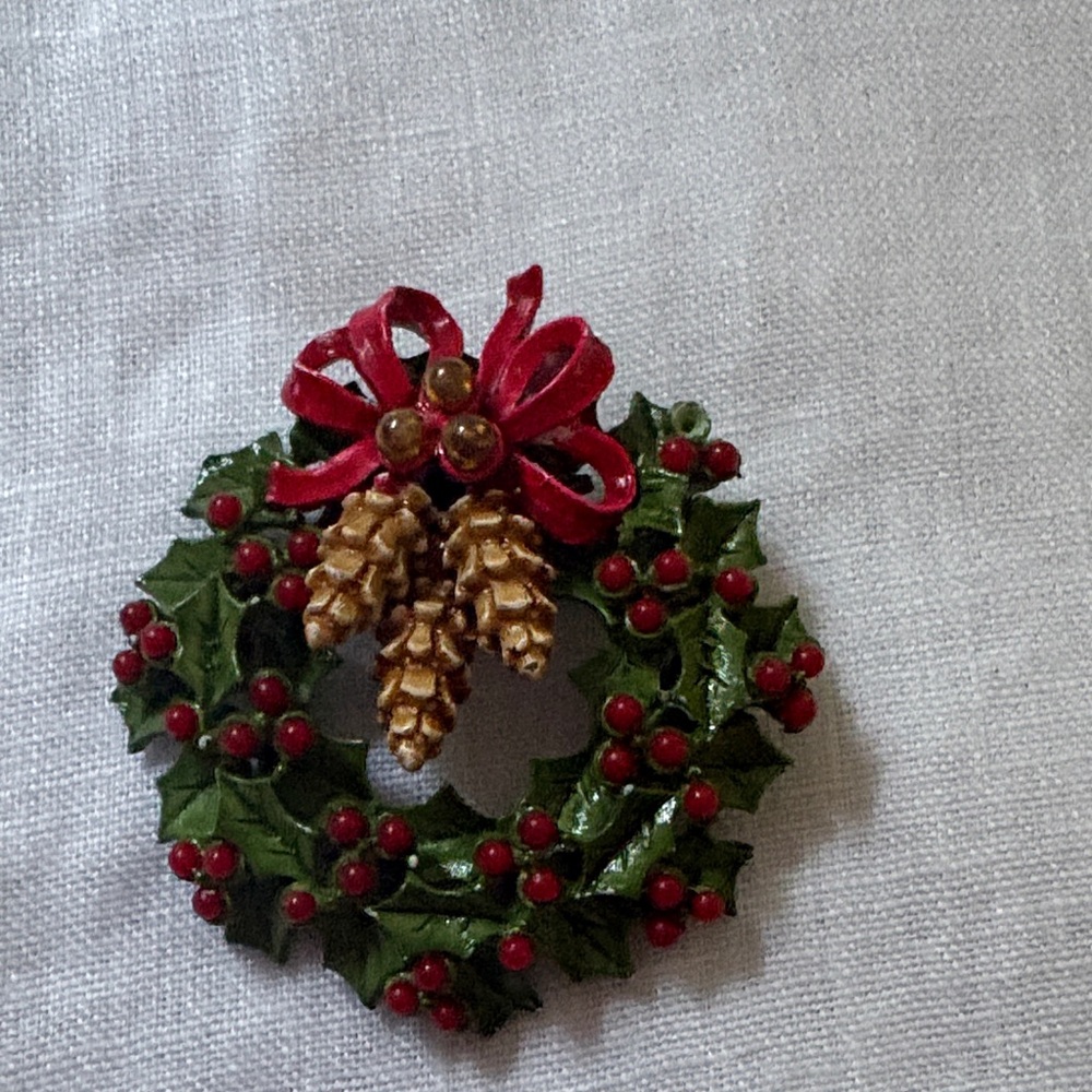Vintage Holiday Pinecone Wreath Pin in Green, Red & Gold - Unbranded
